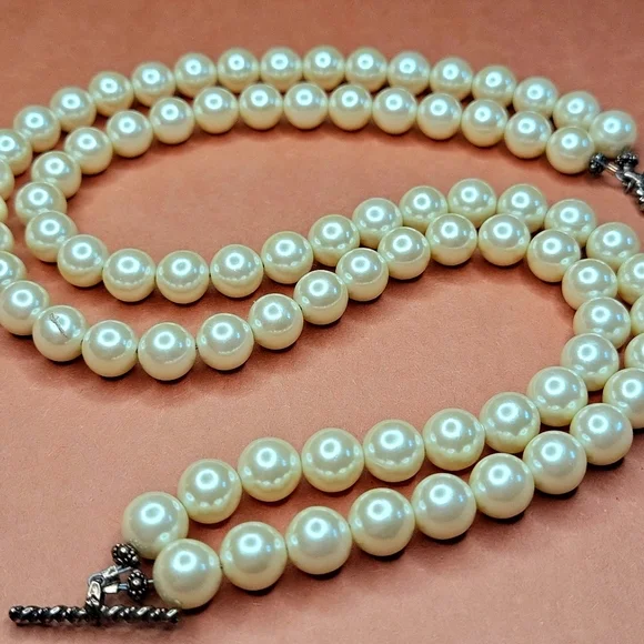 Cream  Necklace - Picture 3 of 5